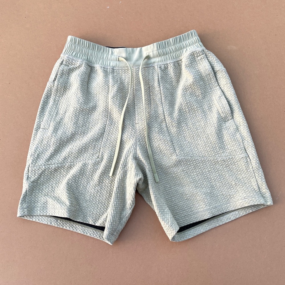 Lululemon At Ease Shorts Mens S Light Green Casual Athletic Textured 7in Inseam